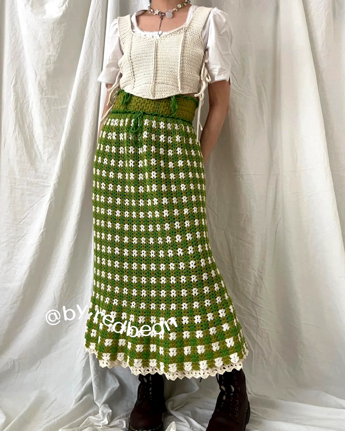 Stylish Green Crochet Skirt with Checkered Pattern and Scalloped Lace Hem