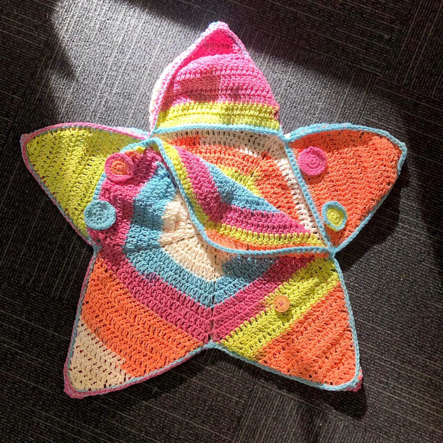 Adorable Crochet Baby Cocoon in Vibrant Colors and Star Shape