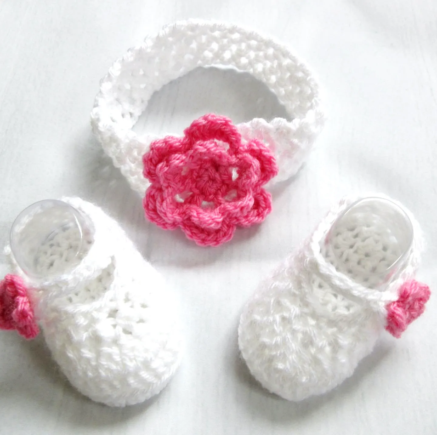 Adorable Crochet Baby Headband with Floral Design in White and Pink