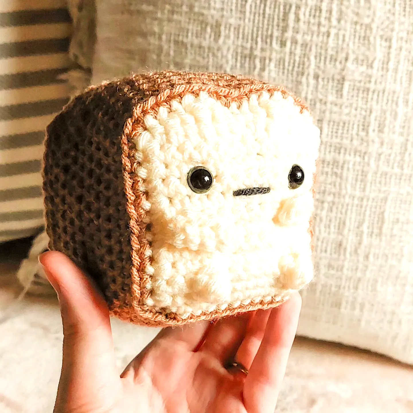 Adorable Crochet Bread Loaf in Soft Cream Colors for All Levels
