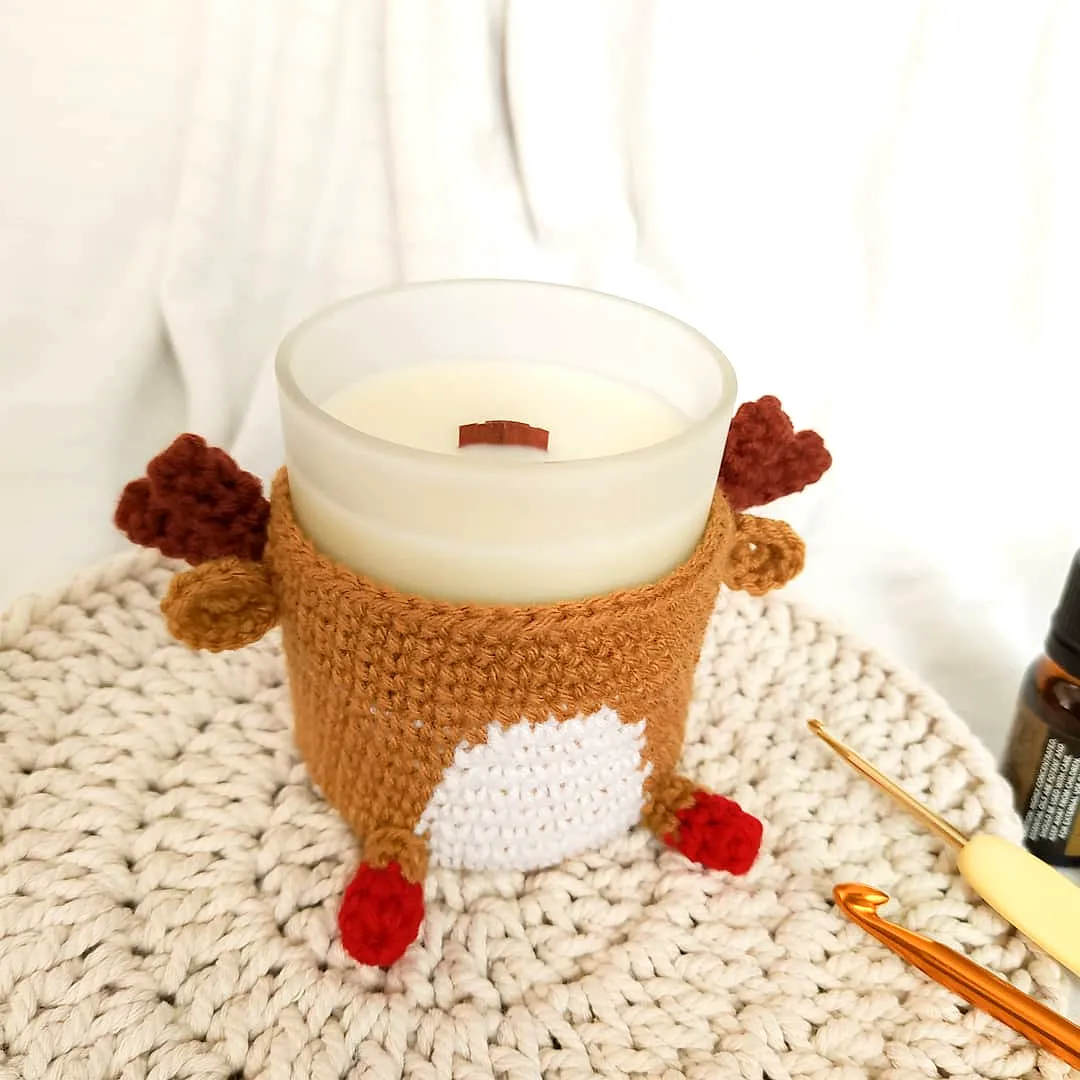 Adorable Crochet Candle Holder with Reindeer Design in Soft Colors