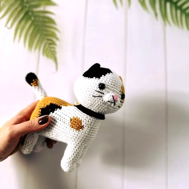 Adorable Crochet Cat Toy in Colorful Playful Design for Intermediates