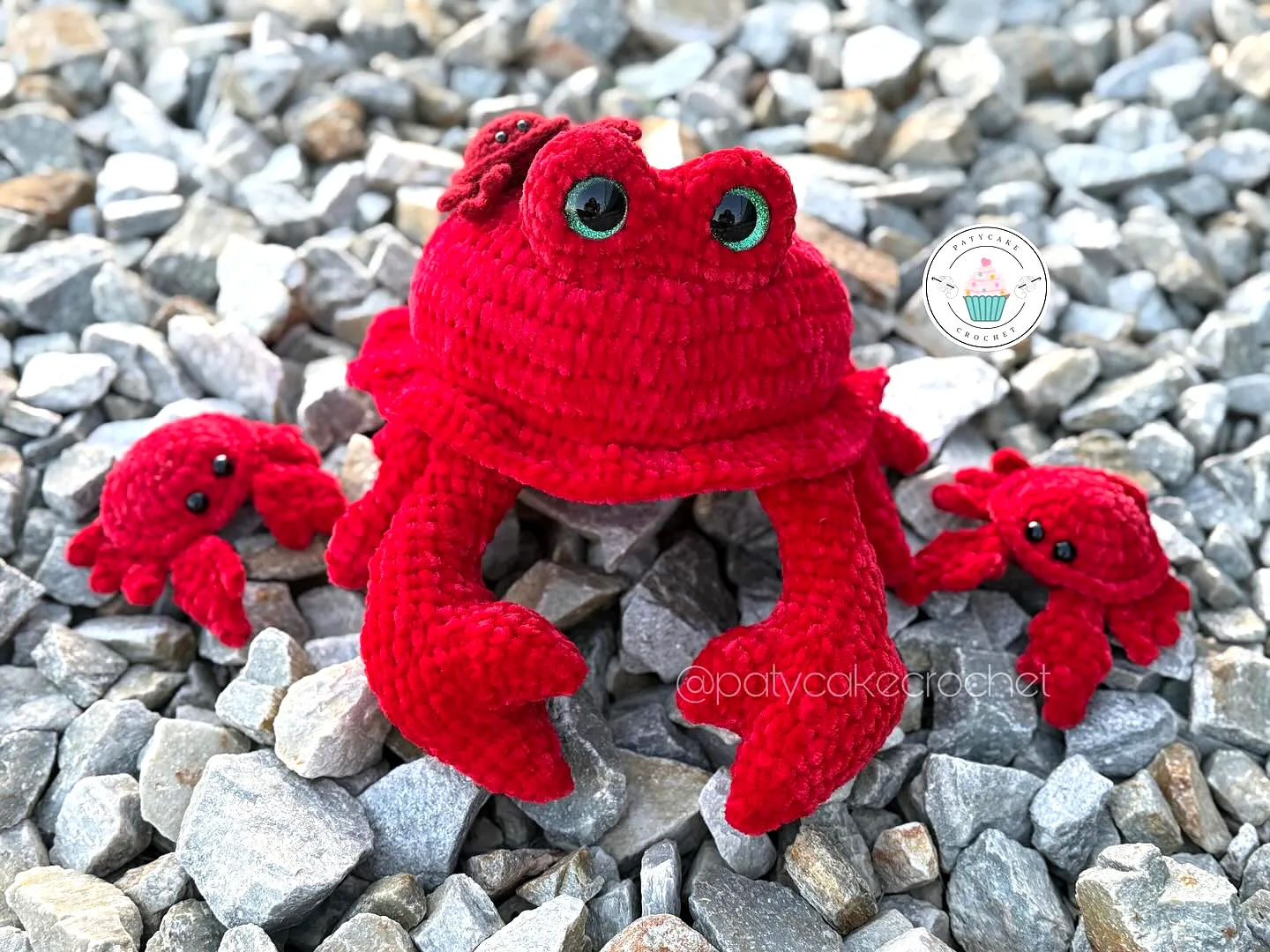 Adorable Crochet Crab in Bright Red with Playful Details