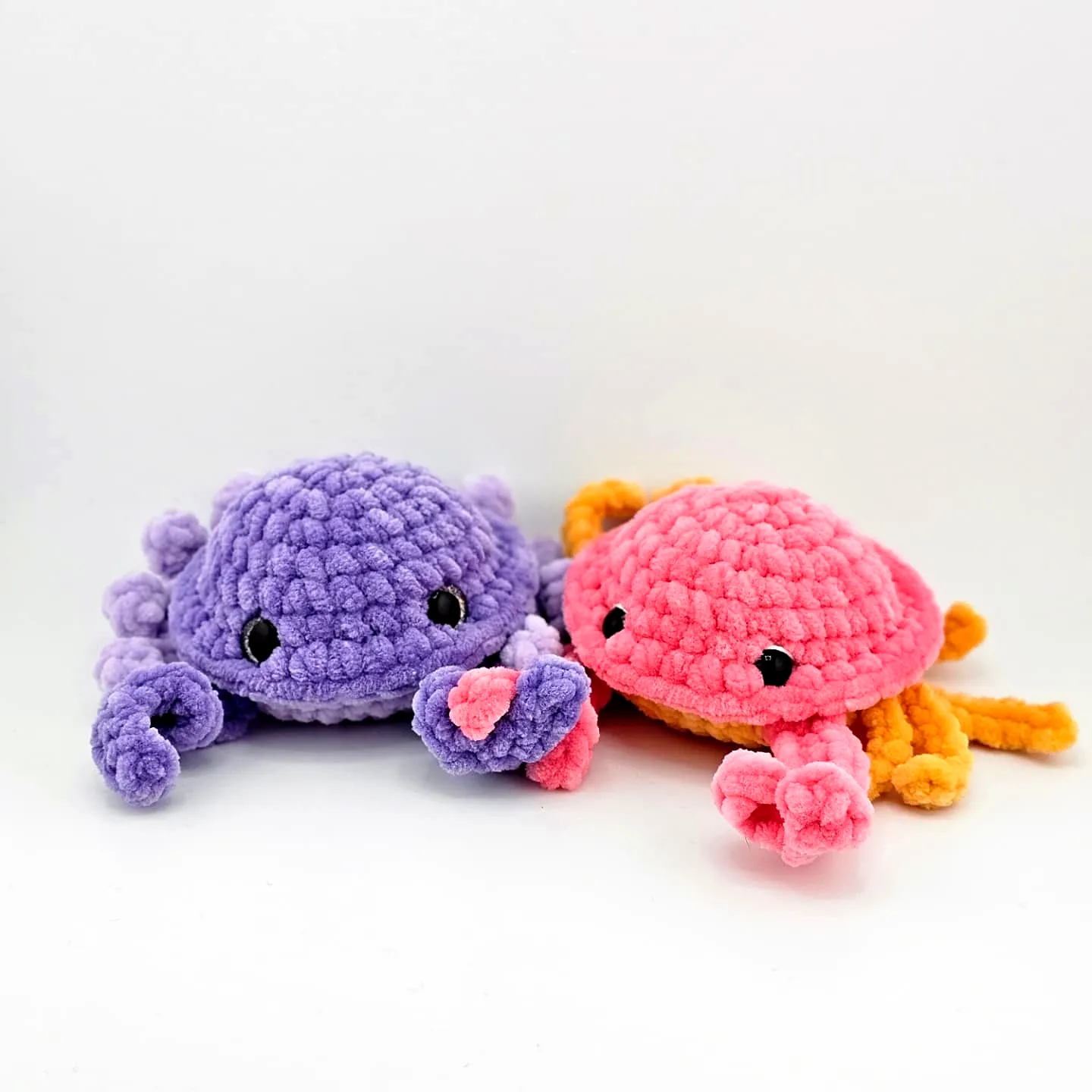 Adorable Crochet Crabs in Colorful Pastels for Easy Crafting