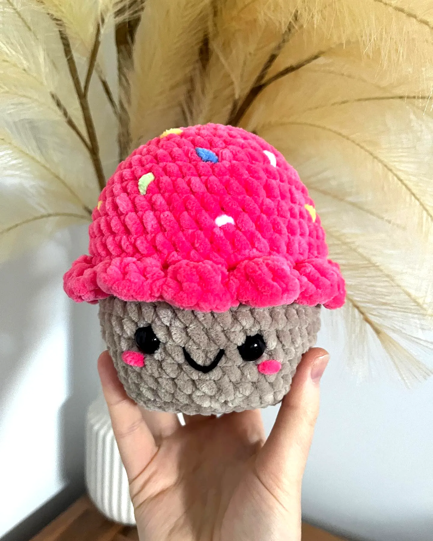 Adorable Crochet Cupcake Plush with Vibrant Sprinkles for Intermediates