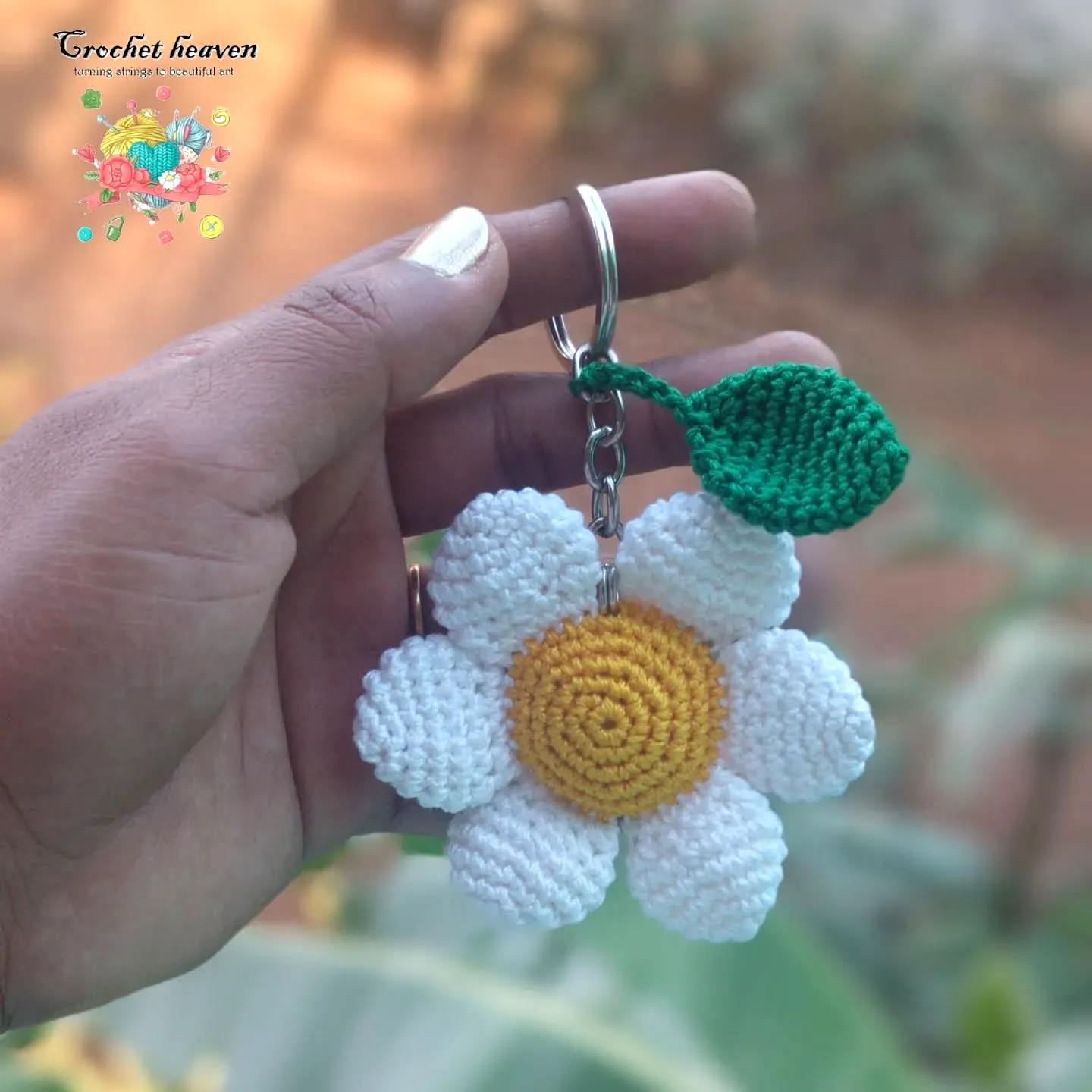 Adorable Crochet Daisy Keychain in Vibrant Colors