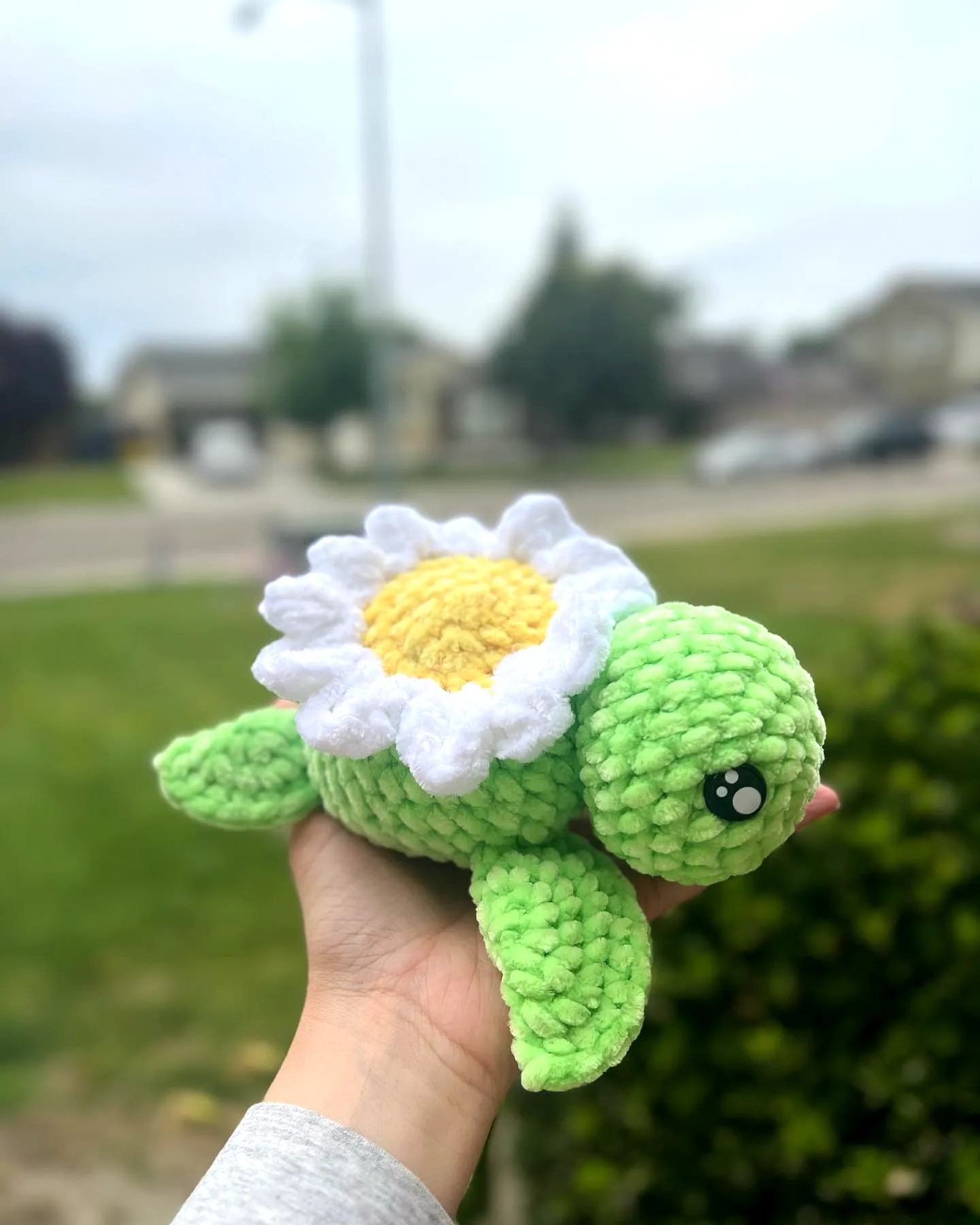 Adorable Crochet Daisy Plush Turtle in Vibrant Green and Yellow