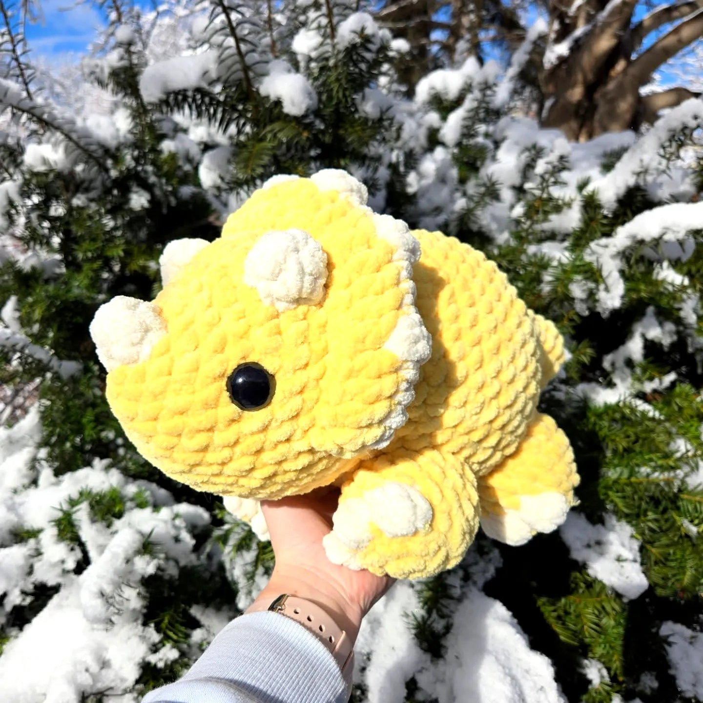 Adorable Crochet Dinosaur Plush Toy in Soft Yellow Yarn