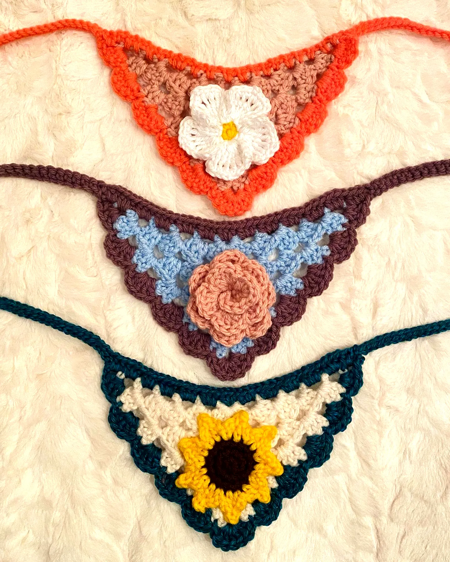 Adorable Crochet Dog Bandana in Vibrant Colors with Scalloped Edge