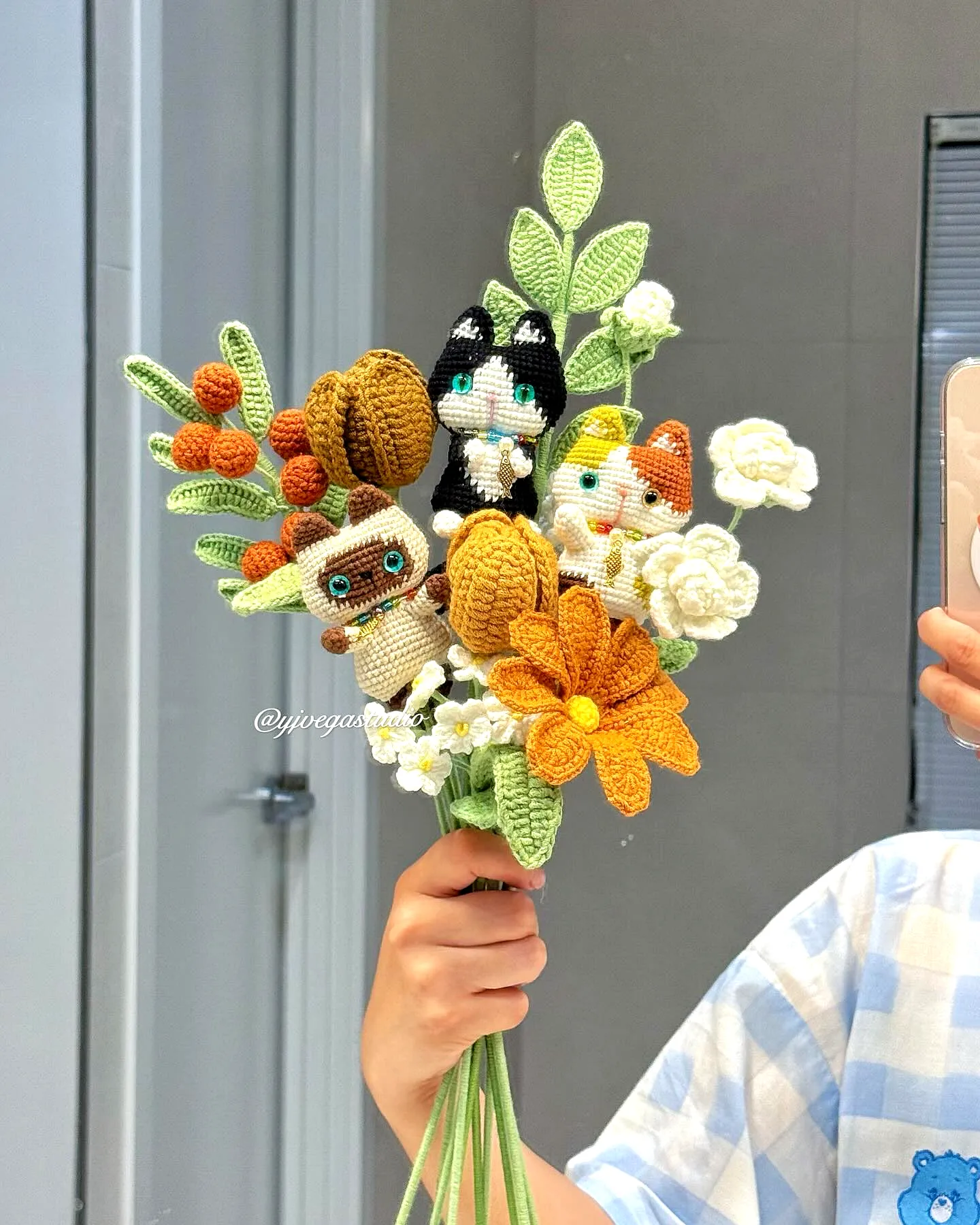 Adorable Crochet Flower Bouquet in Vibrant Colors with Animals