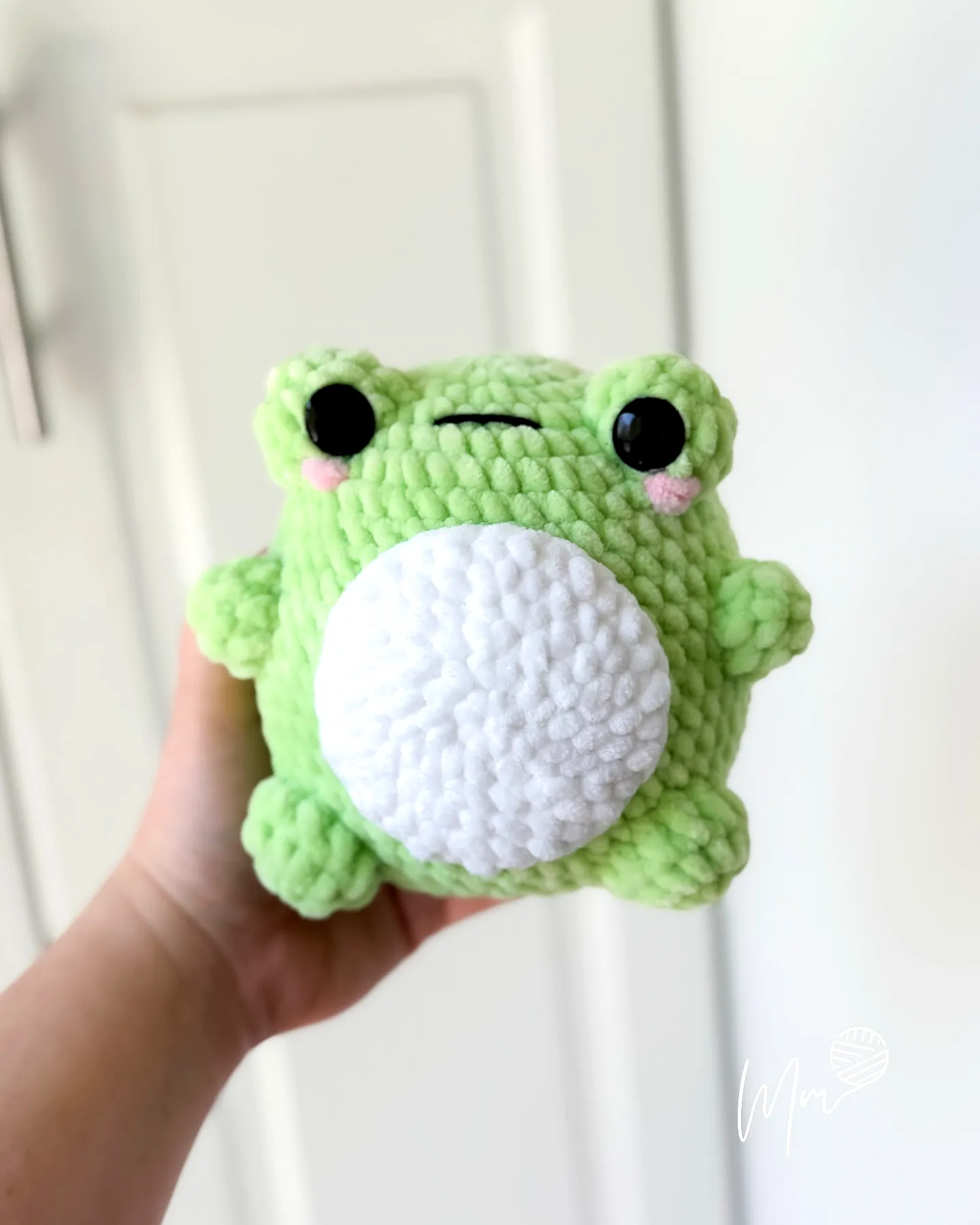 Adorable Crochet Frog in Vibrant Green with Plush Design