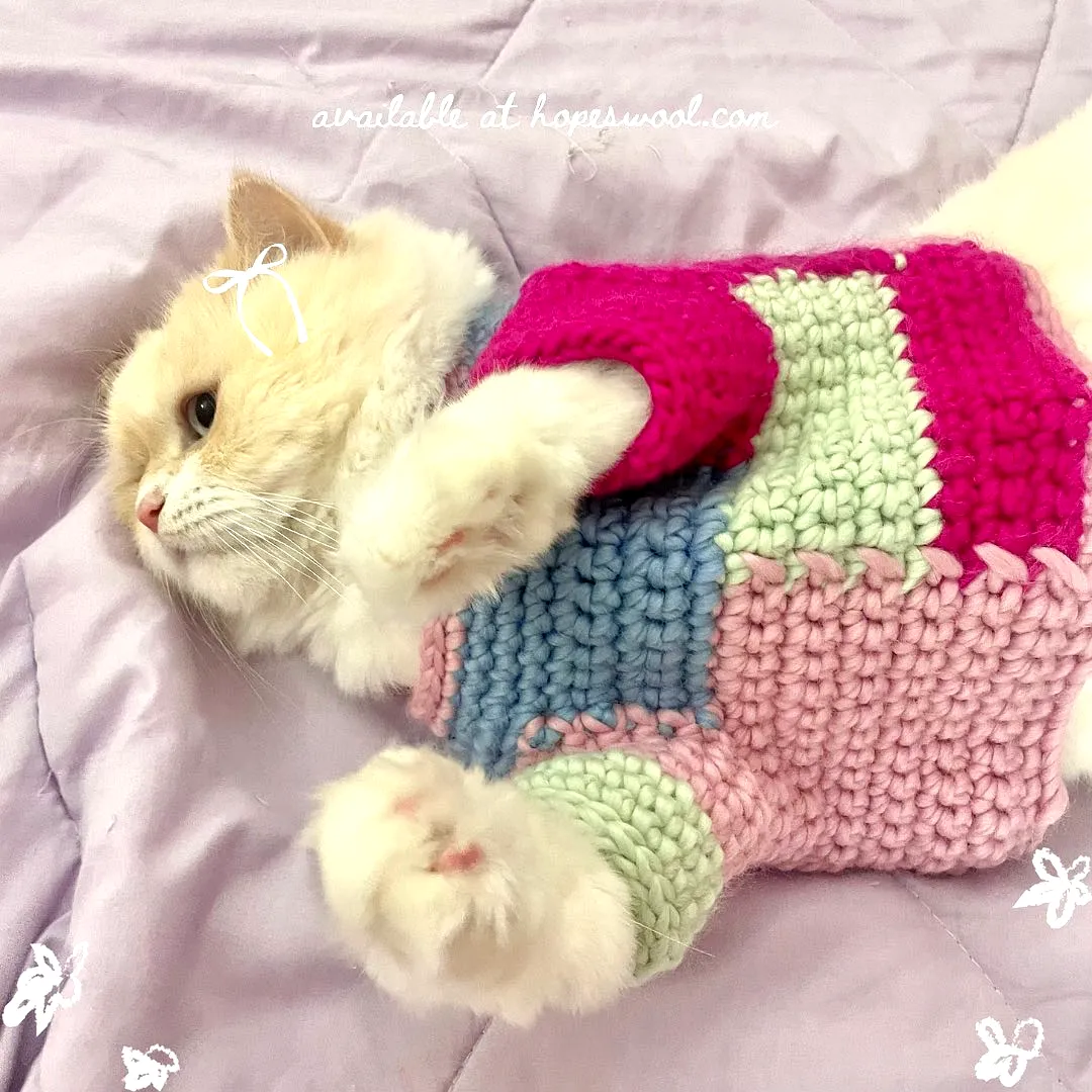 Adorable Crochet Pet Sweater in Pastel Colors for Cats