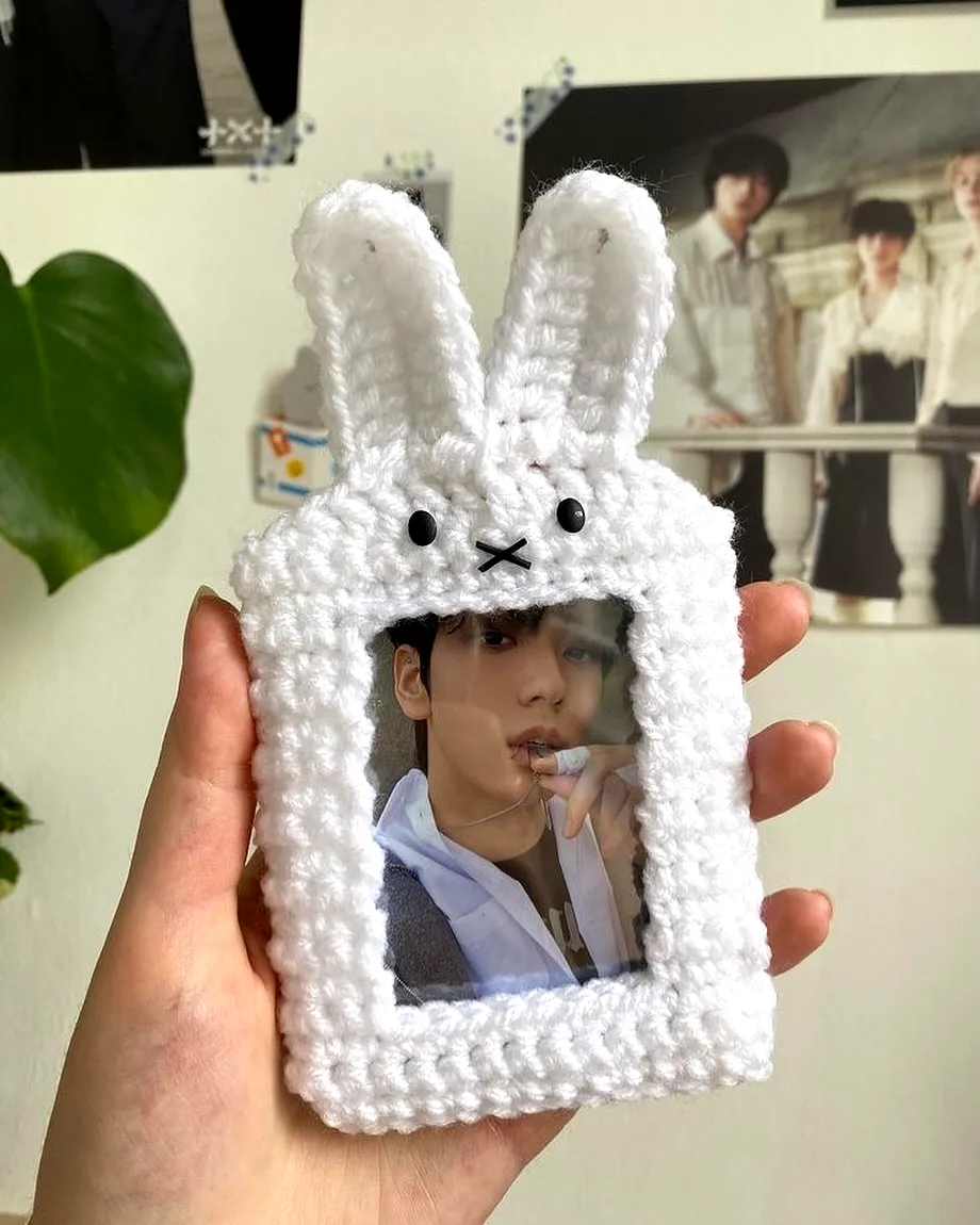 Adorable Crochet Photo Frame in Soft White Bunny Style