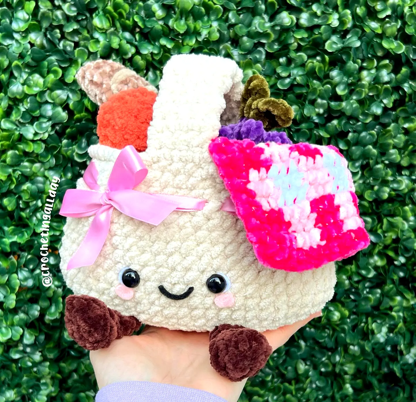 Adorable Crochet Picnic Basket in Soft Pink and Cream Colors