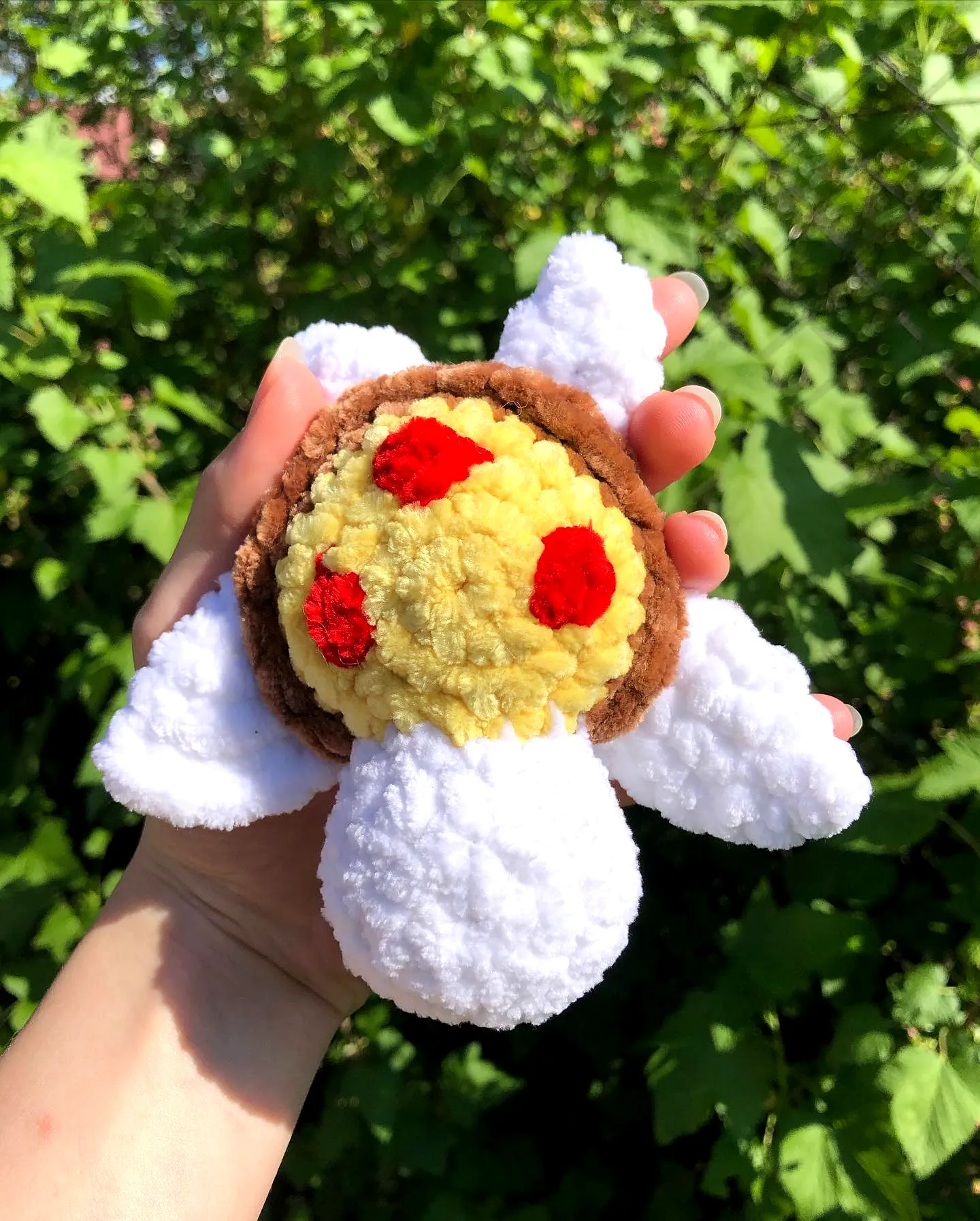 Adorable Crochet Pizza Plushie in Colorful Yarn for Intermediates