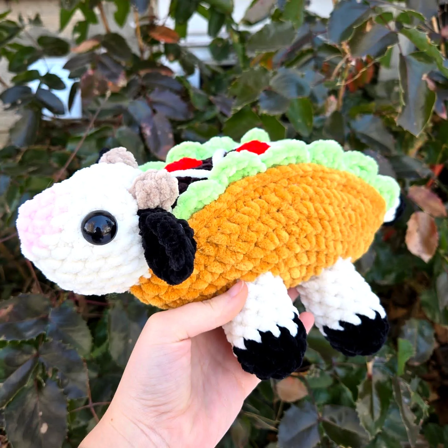 Adorable Crochet Taco Plush Toy in Vibrant Cartoon Style