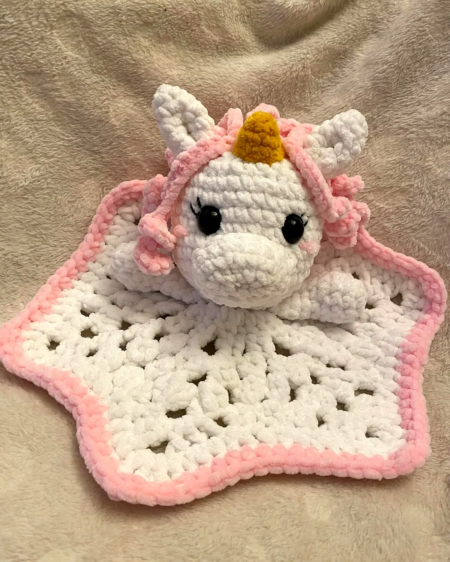 Adorable Crochet Unicorn Lovey Blanket in Soft Pastel Colors
