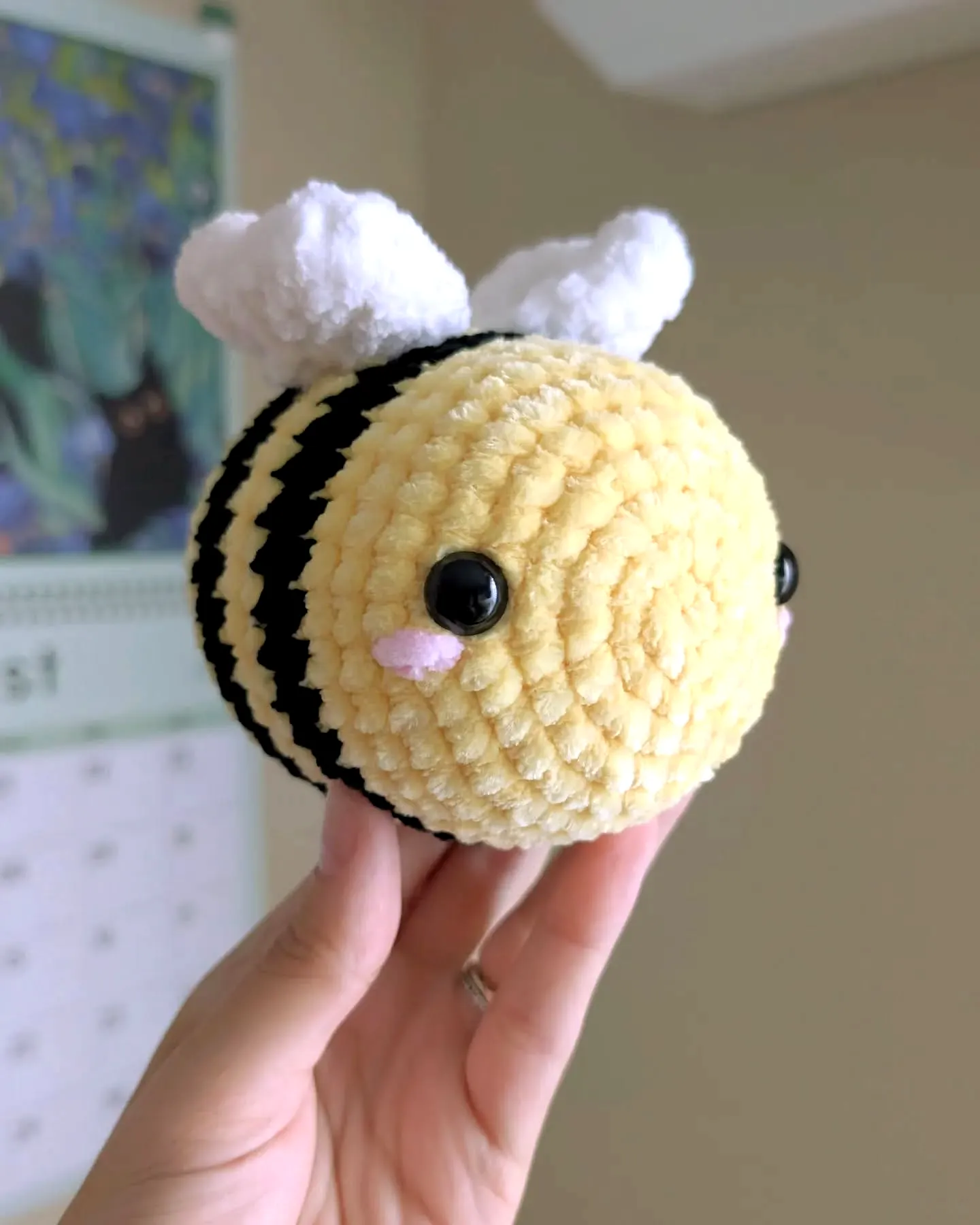 Adorable Easy Crochet Bee in Cheerful Yellow and Black