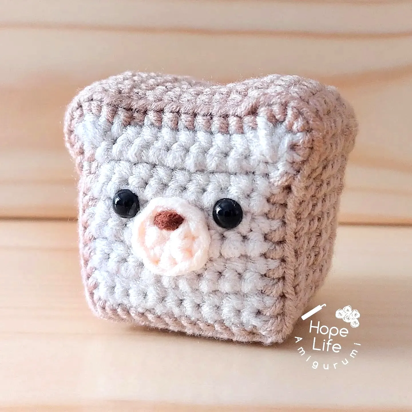 Adorable Easy Crochet Bread Loaf in Light Beige and Cream