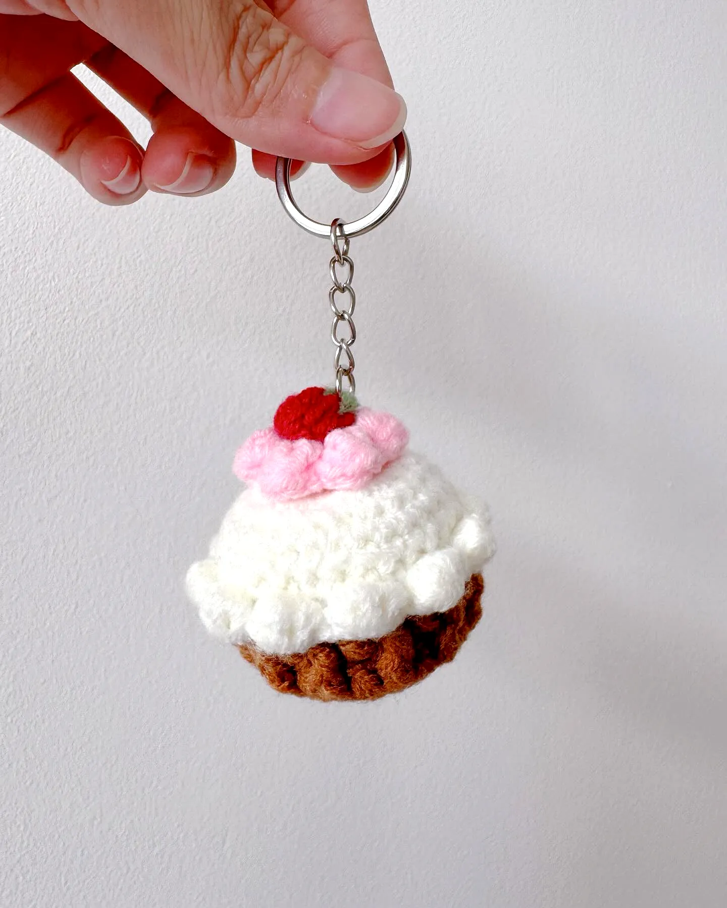 Adorable Easy Crochet Cupcake Keychain in Brown and Pink