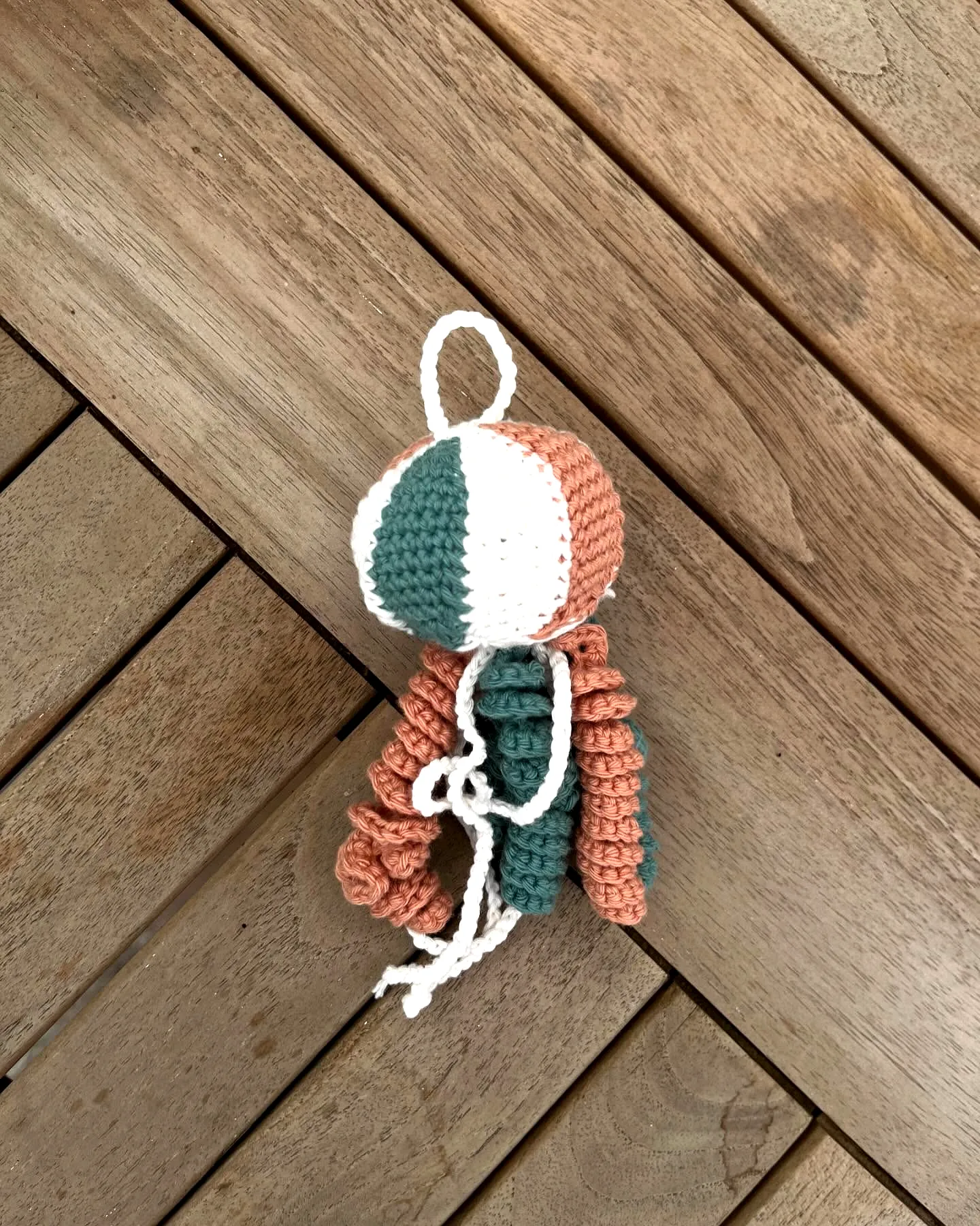 Adorable easy crochet jellyfish in soft pink and green hues
