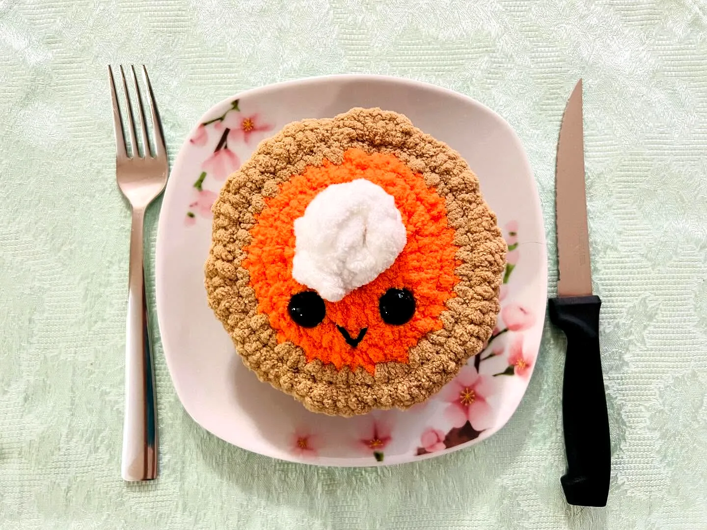 Adorable Easy Crochet Pumpkin Pie in Vibrant Colors