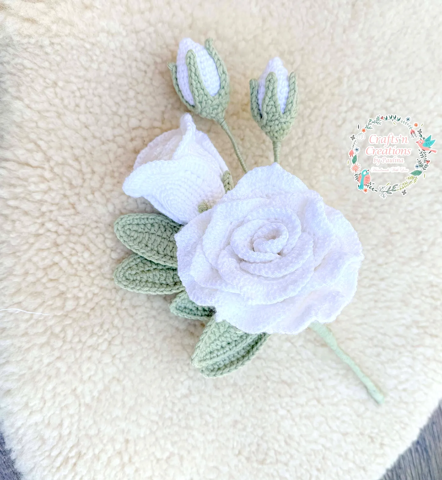 Advanced crochet rose in realistic white and green design