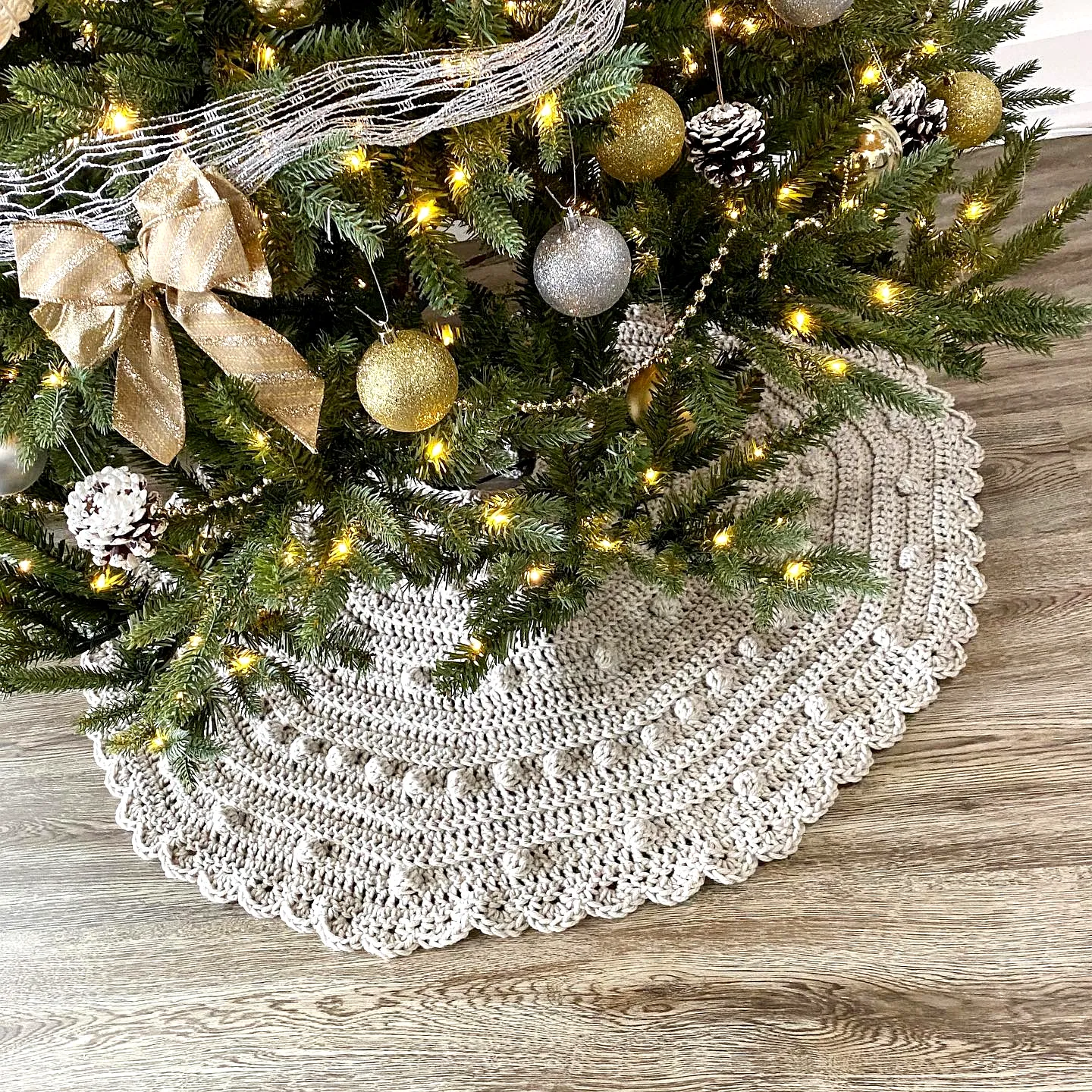 Charming Beige Crochet Christmas Tree Skirt