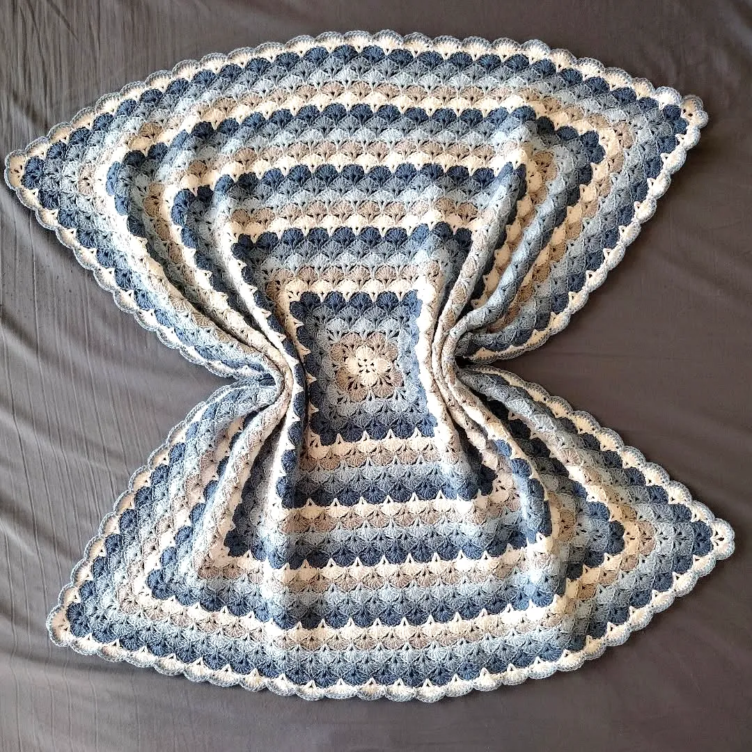 Charming Crochet Baby Blanket in Blue and Cream for Intermediates
