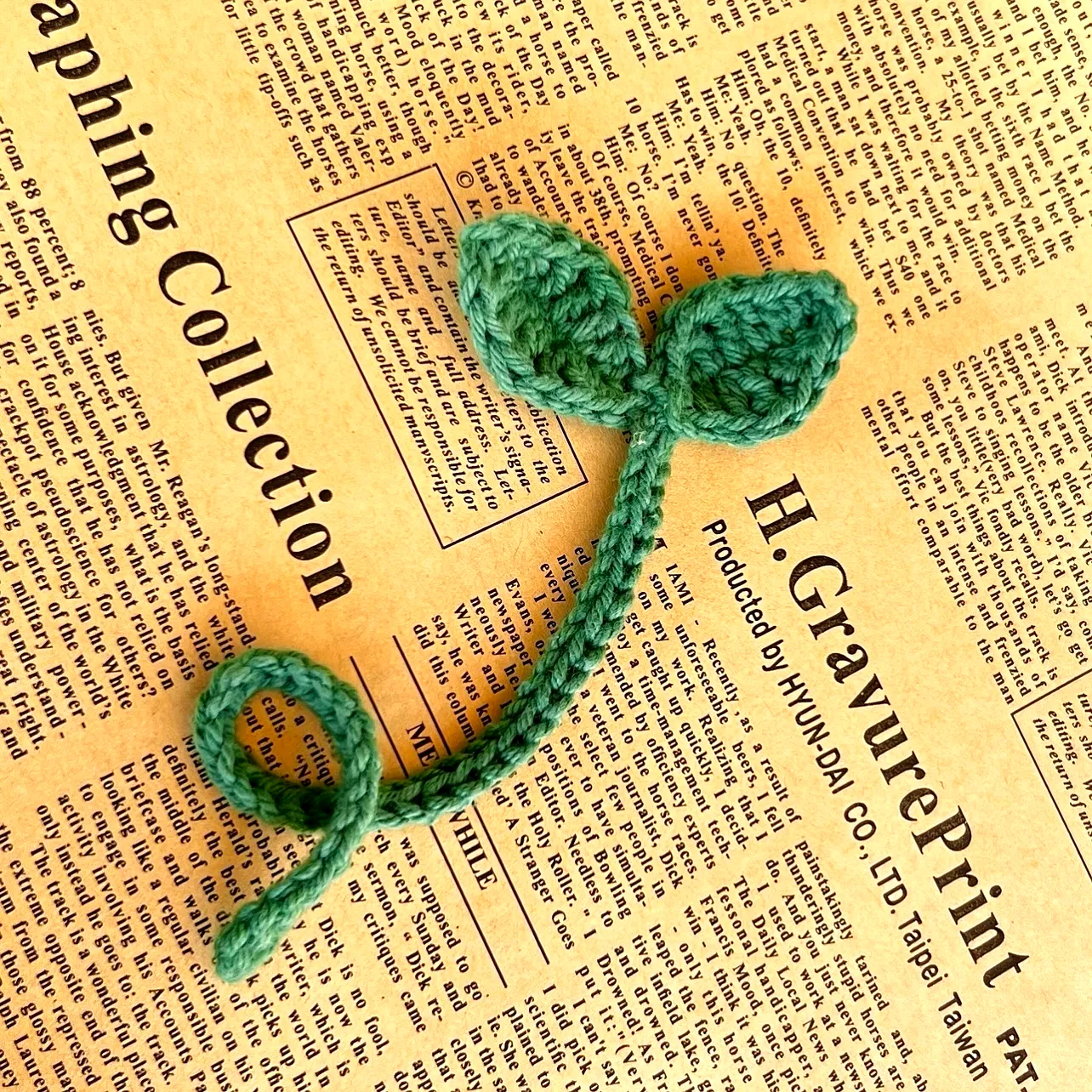 Charming Crochet Bookmark in Soft Green with Leaf Design