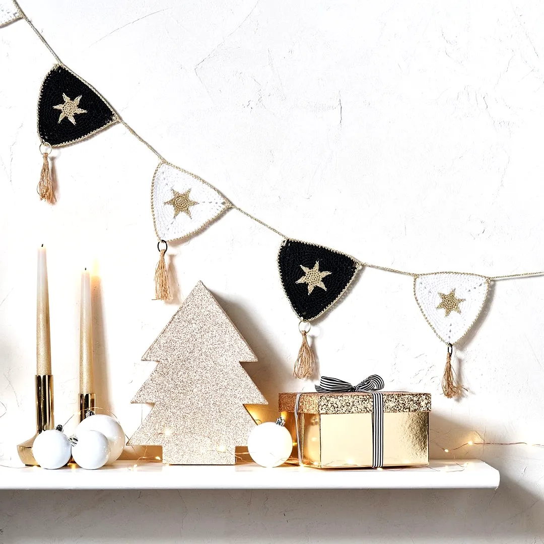Charming Crochet Christmas Garland in Black White and Gold