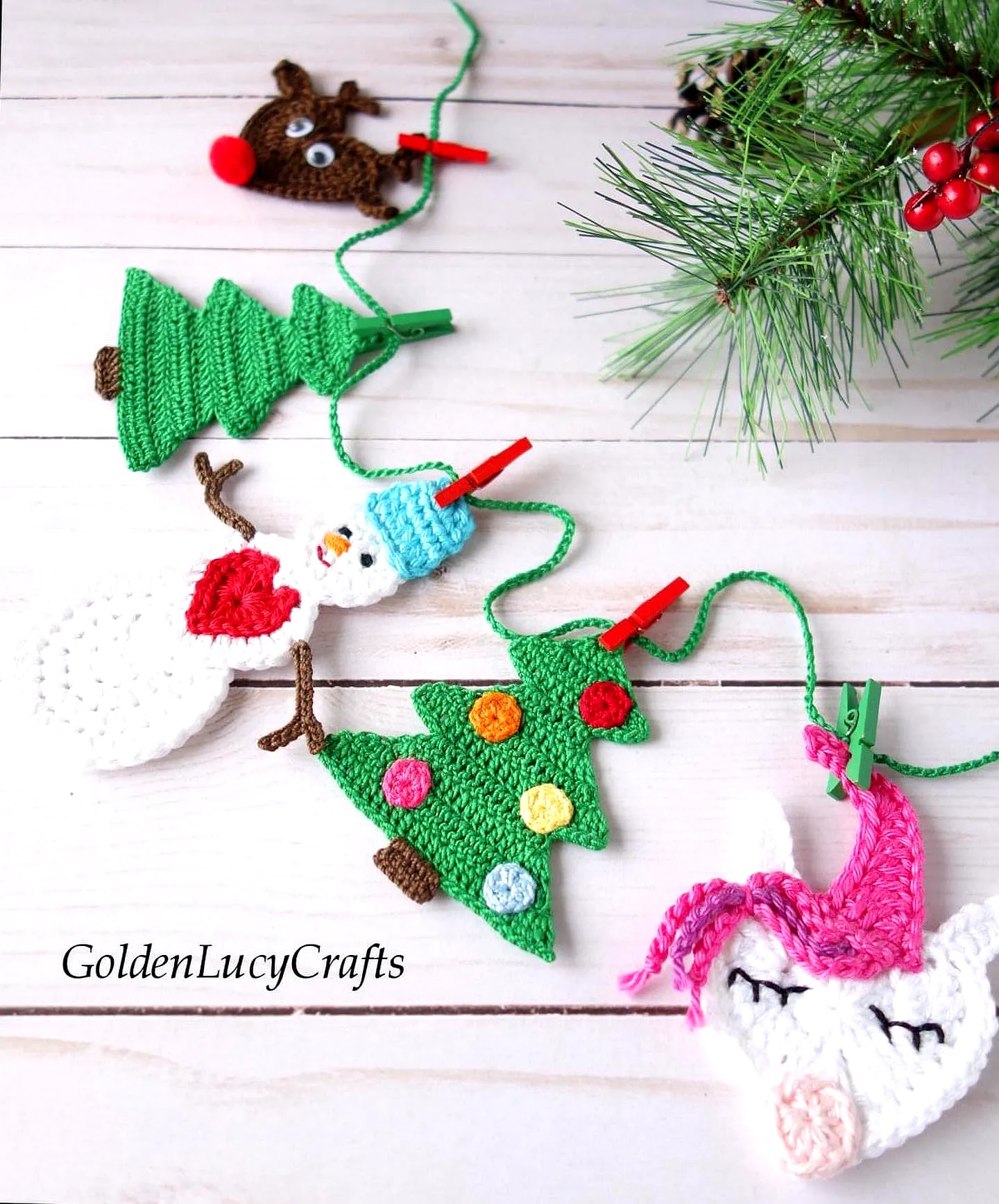 Charming Crochet Christmas Garland with Colorful Shapes