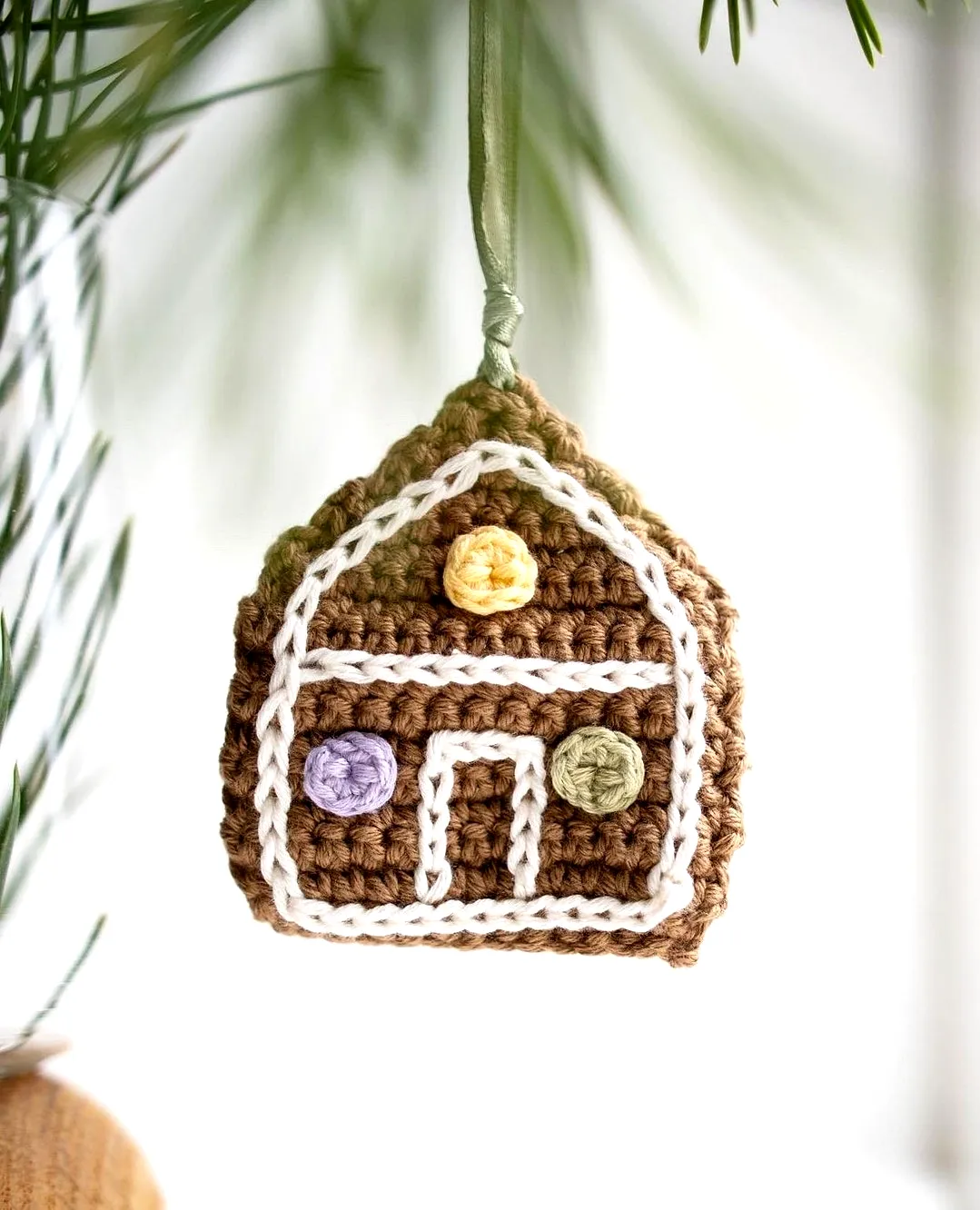 Charming Crochet Christmas Ornament Gingerbread House Design