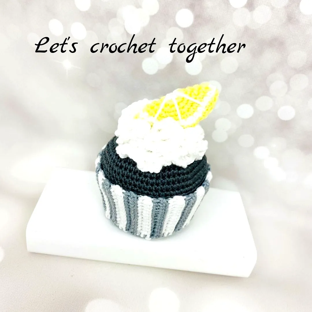 Charming Crochet Cupcake in Vibrant Colors with Lemon Slice