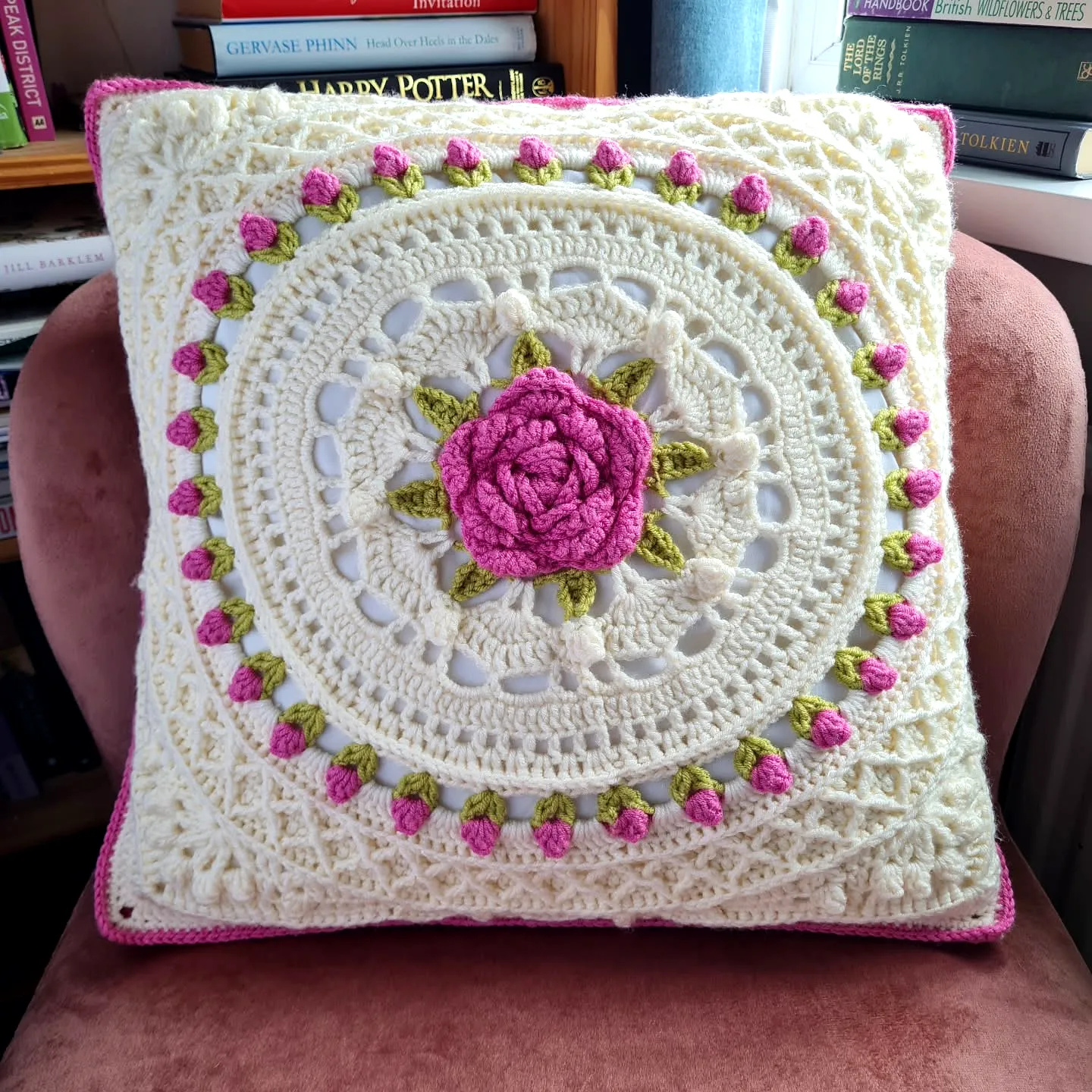 Charming Crochet Cushion with Floral Mandala in Soft Hues