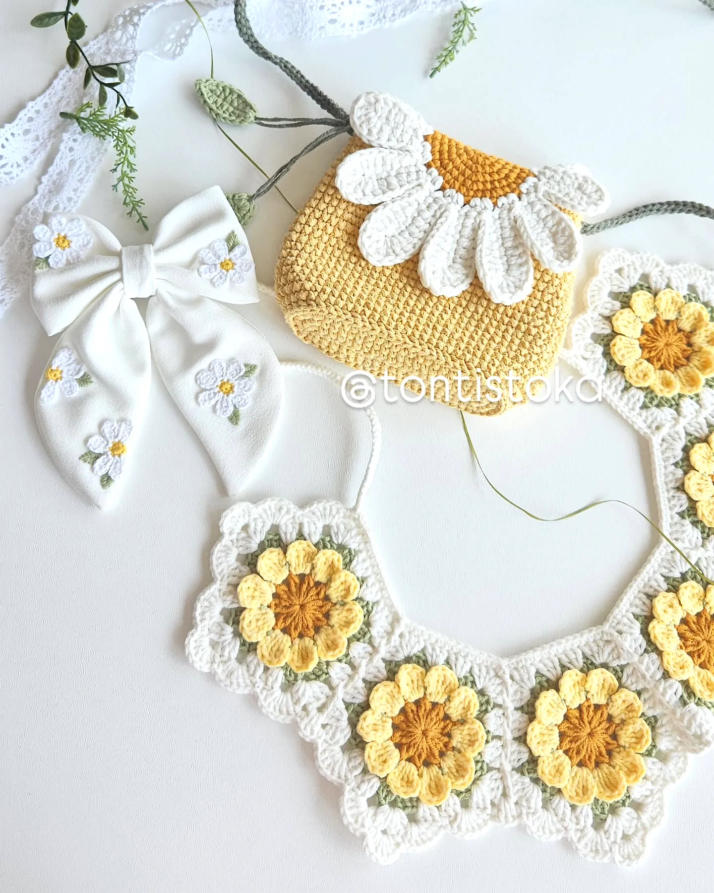 Charming Crochet Daisy Applique in Vibrant Yellow and White
