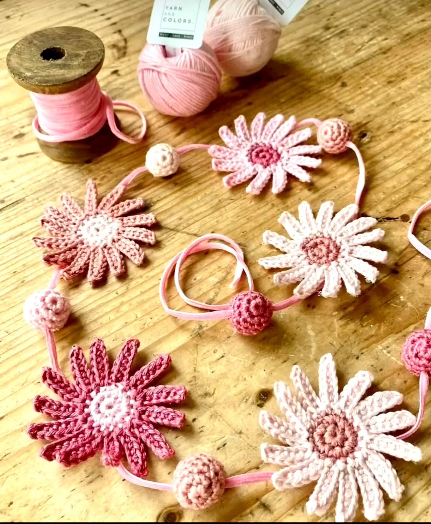 Charming Crochet Daisy Garland in Pink and Cream for Decor