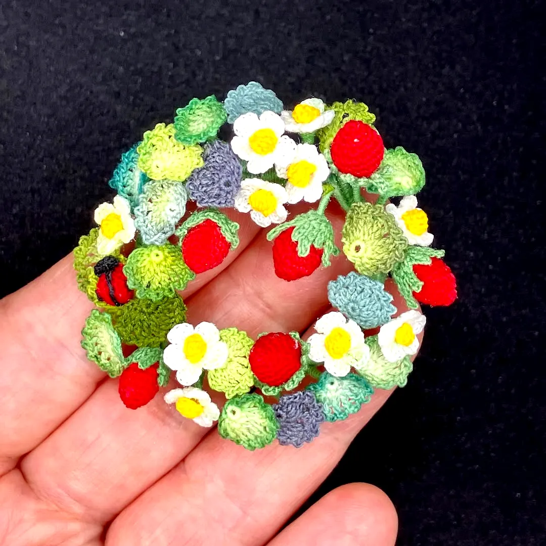 Charming Crochet Floral Wreath in Vibrant Colors for Intermediates