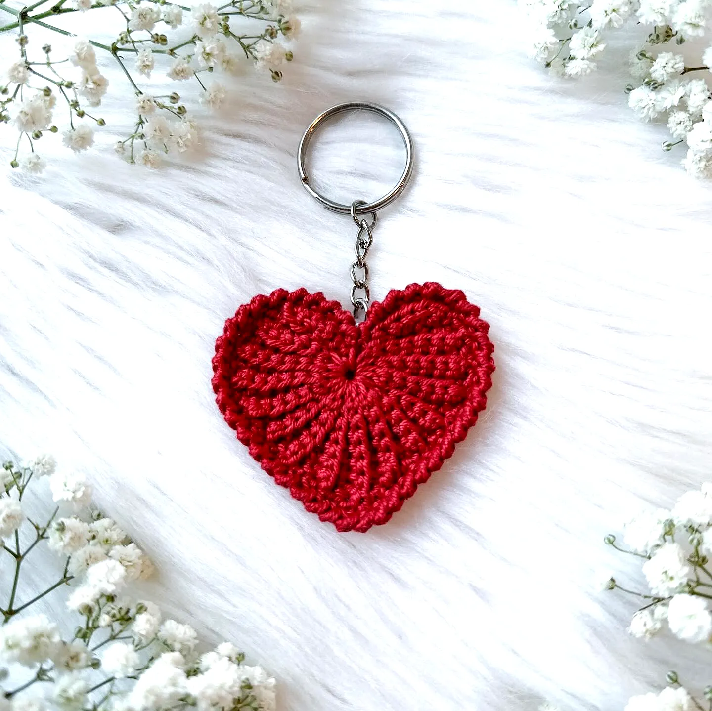 Charming Crochet Heart Keychain in Vibrant Red for Creatives