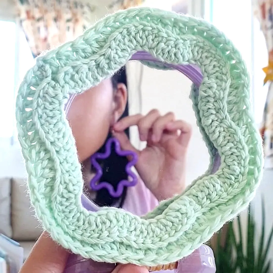 Charming Crochet Mirror Frame in Soft Green Flower Design