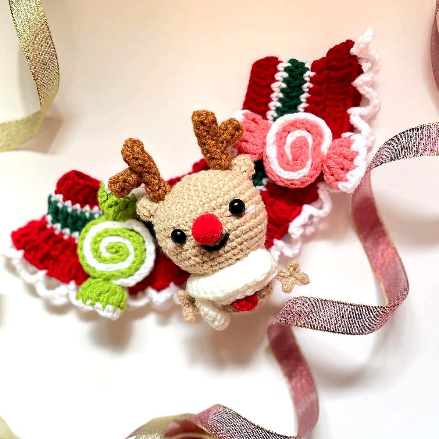 Charming Crochet Pet Collar in Festive Reindeer Design