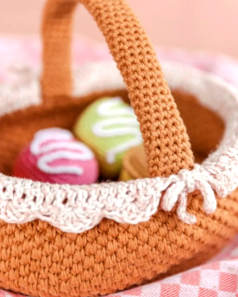 Charming Crochet Picnic Basket in Earthy Tones with Scalloped Edge