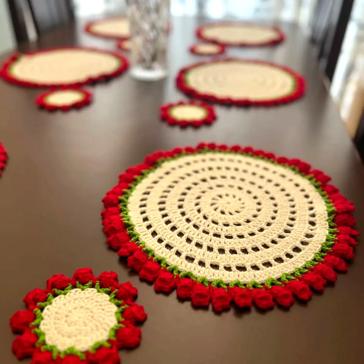 Charming Crochet Place Mat with Vibrant Roses in Cream