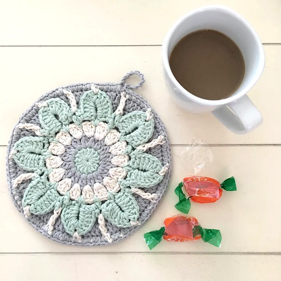 Charming Crochet Pot Holder in Mint Green and Gray for Intermediates
