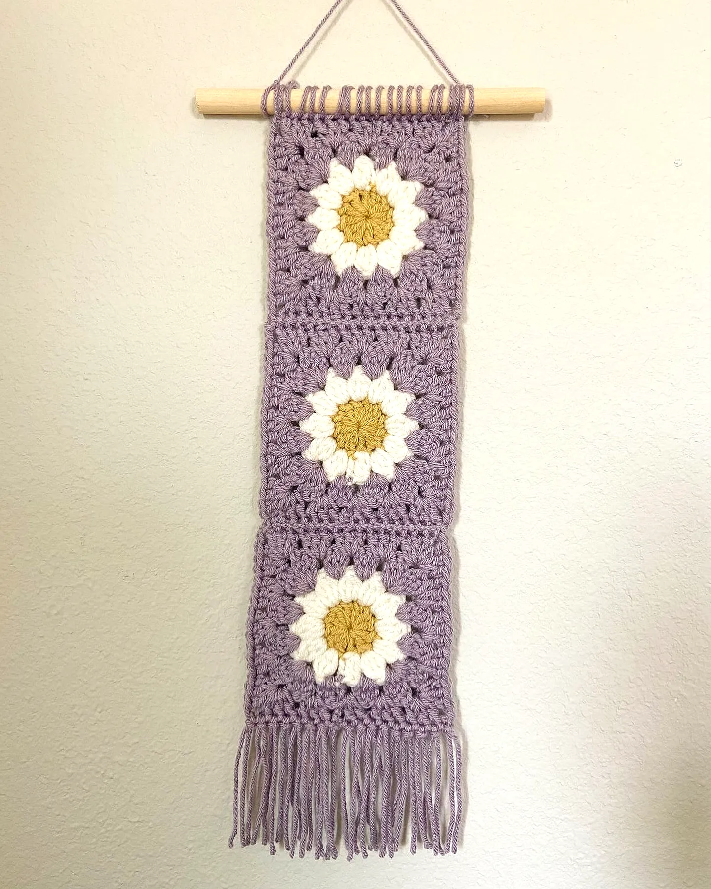 Charming Crochet Wall Hanging in Pastel Lavender with Daisy Motifs