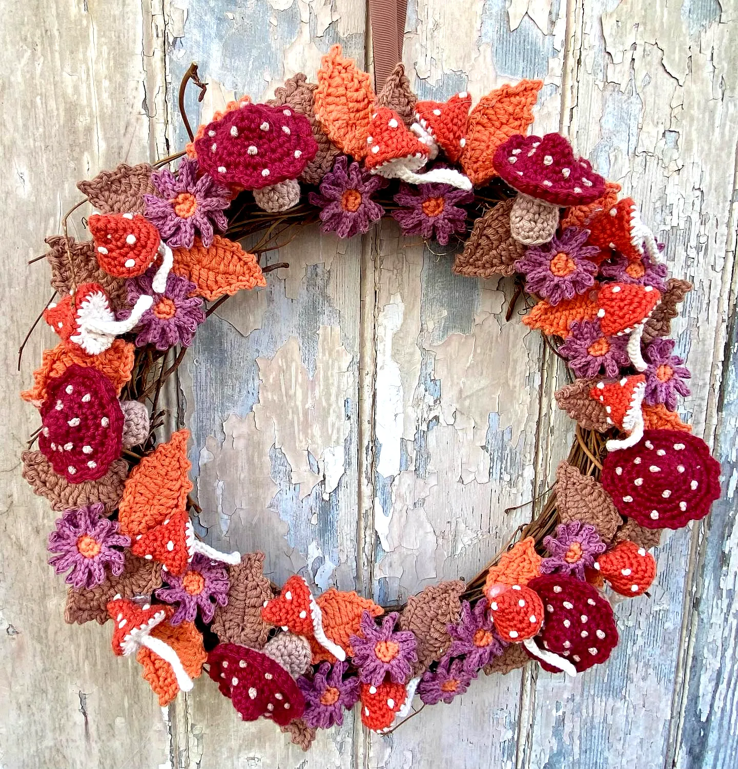 Charming Crochet Wreath in Autumn Colors for Advanced Crafters