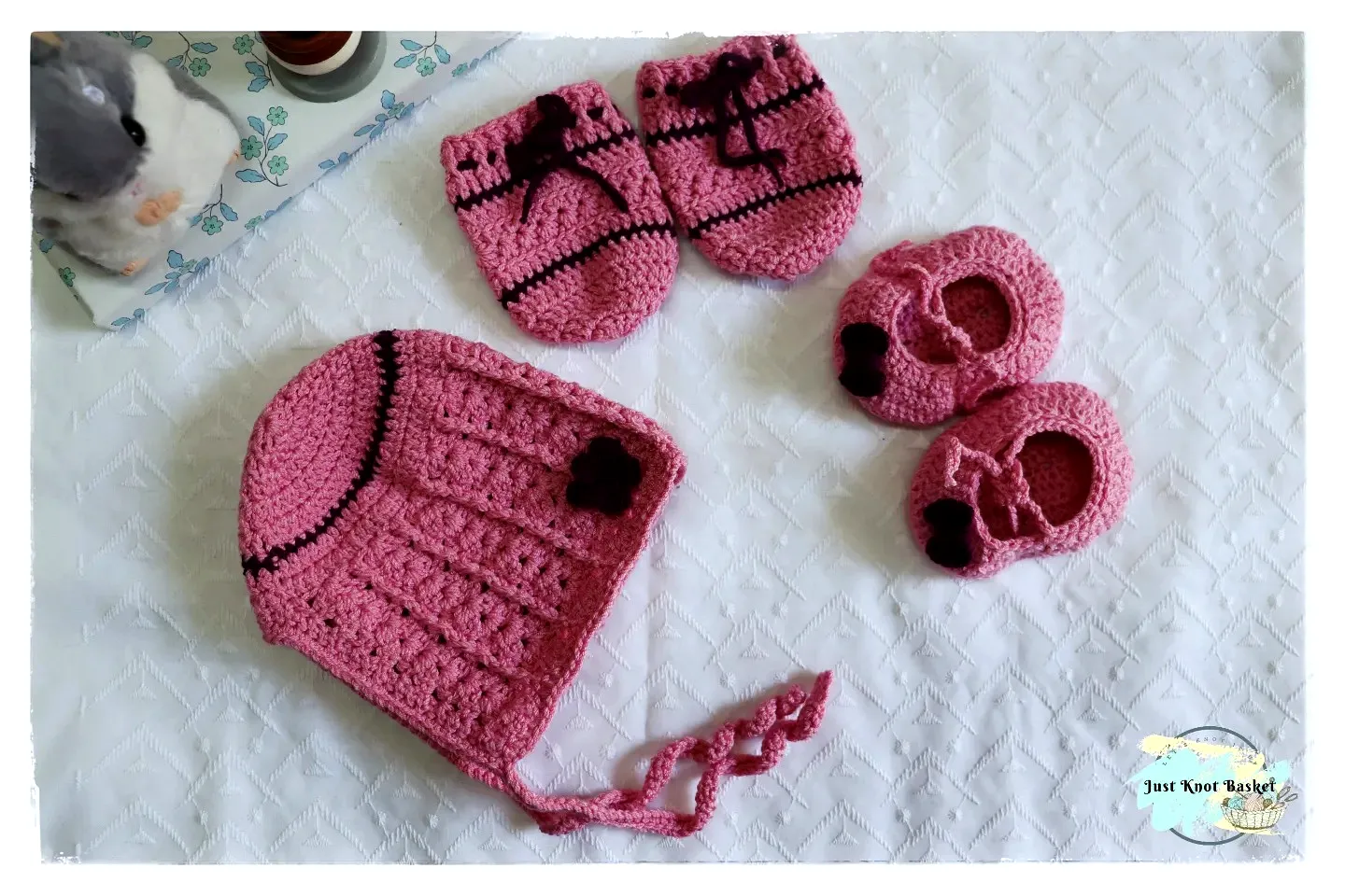Charming Easy Crochet Baby Mittens in Soft Pink Color