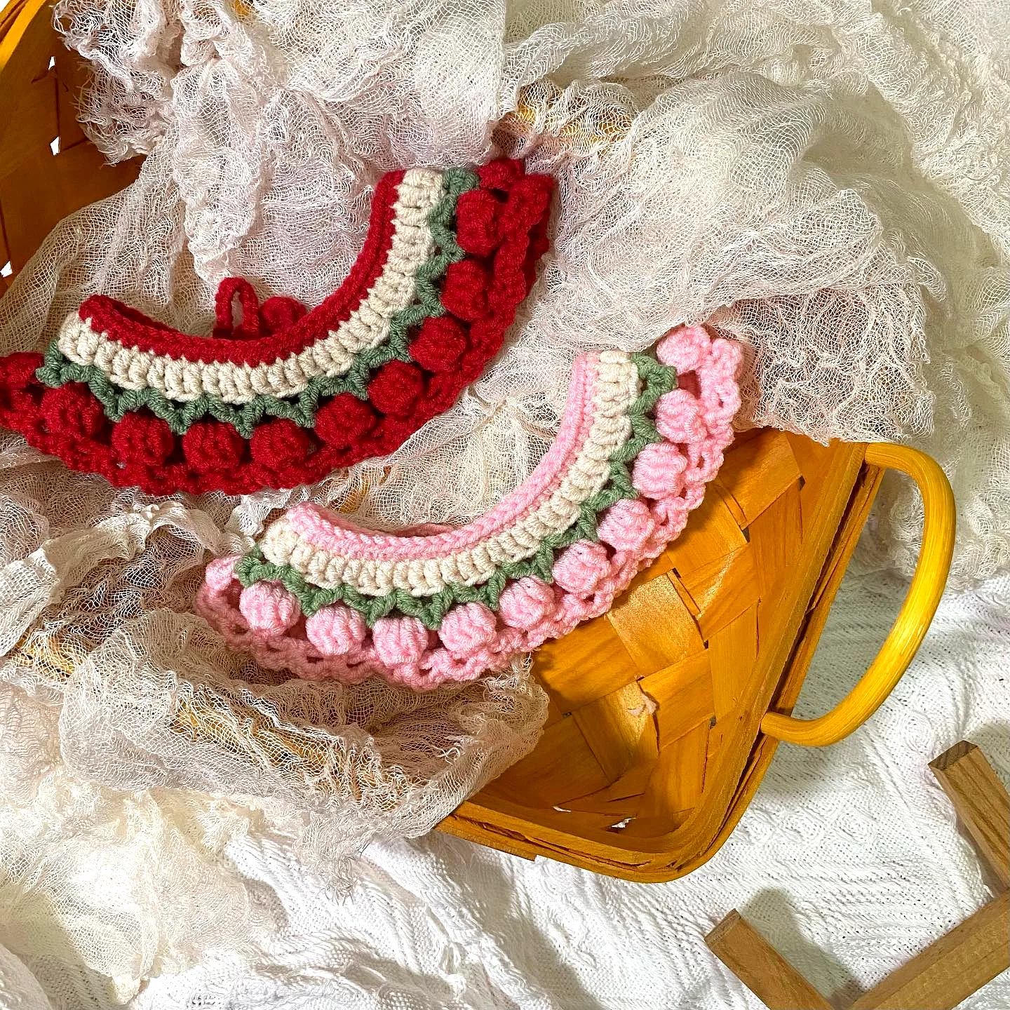 Charming Easy Crochet Pet Collar in Colorful Ruffled Design