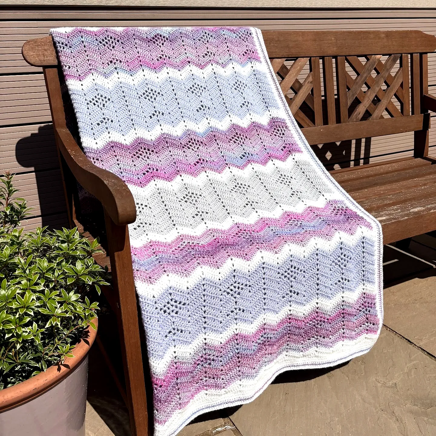 Charming Lavender and Pink Crochet Picnic Blanket Design