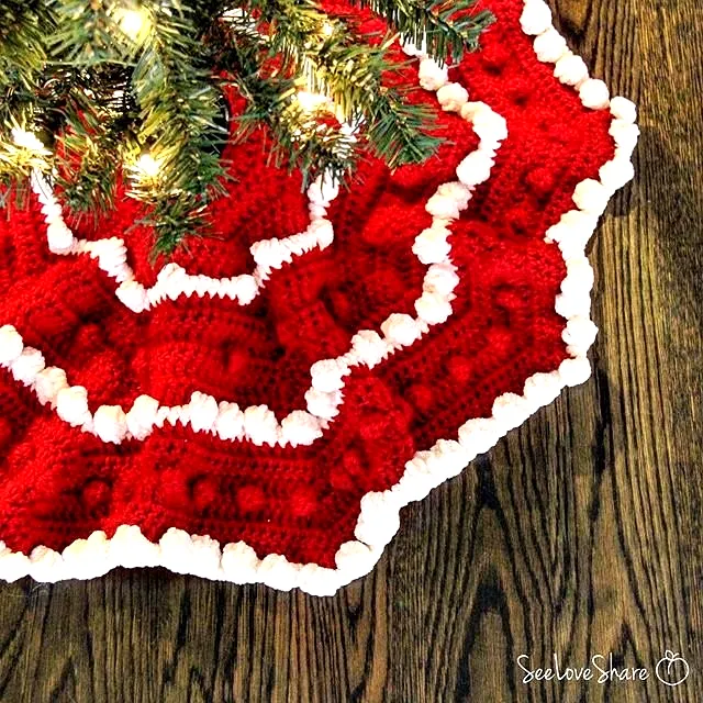 Charming Red and White Crochet Christmas Tree Skirt Design